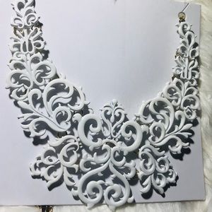 ❤️Gold/white fashion bib  necklace❤️